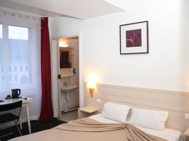 Hotel Vieille Tour Ruan Exterior foto